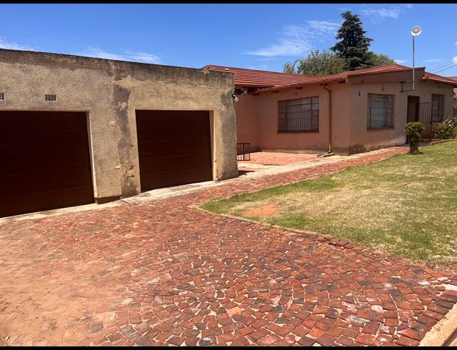 3 BEDROOM FREEHOLD FOR SALE IN SOUTH HILLS